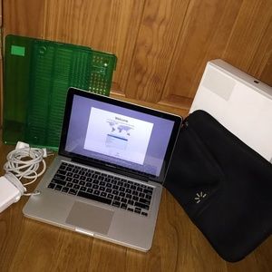 Apple MacBook Pro 2011 Computer w/ Extras! OFFER!